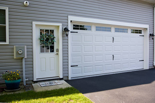 24/7 Emergency Garage Door Panel Replacement experts in Claypool Hill, VA